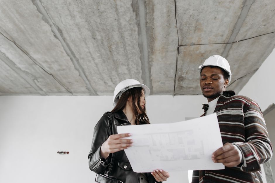 Architecte et chantier de construction bâtiment professionnel