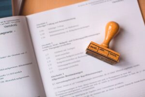 Contrat juridique droit commercial suisse